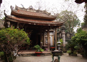 Chu Dong Tu Temple altars a immortal Vietnamese spirit